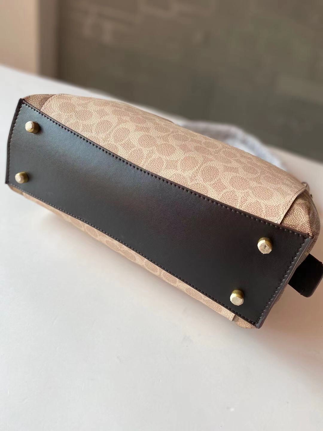 コーチ Dalton 31 シグネチャーキャンバス ショルダーバッグ ベージュ 詳細画像 3
