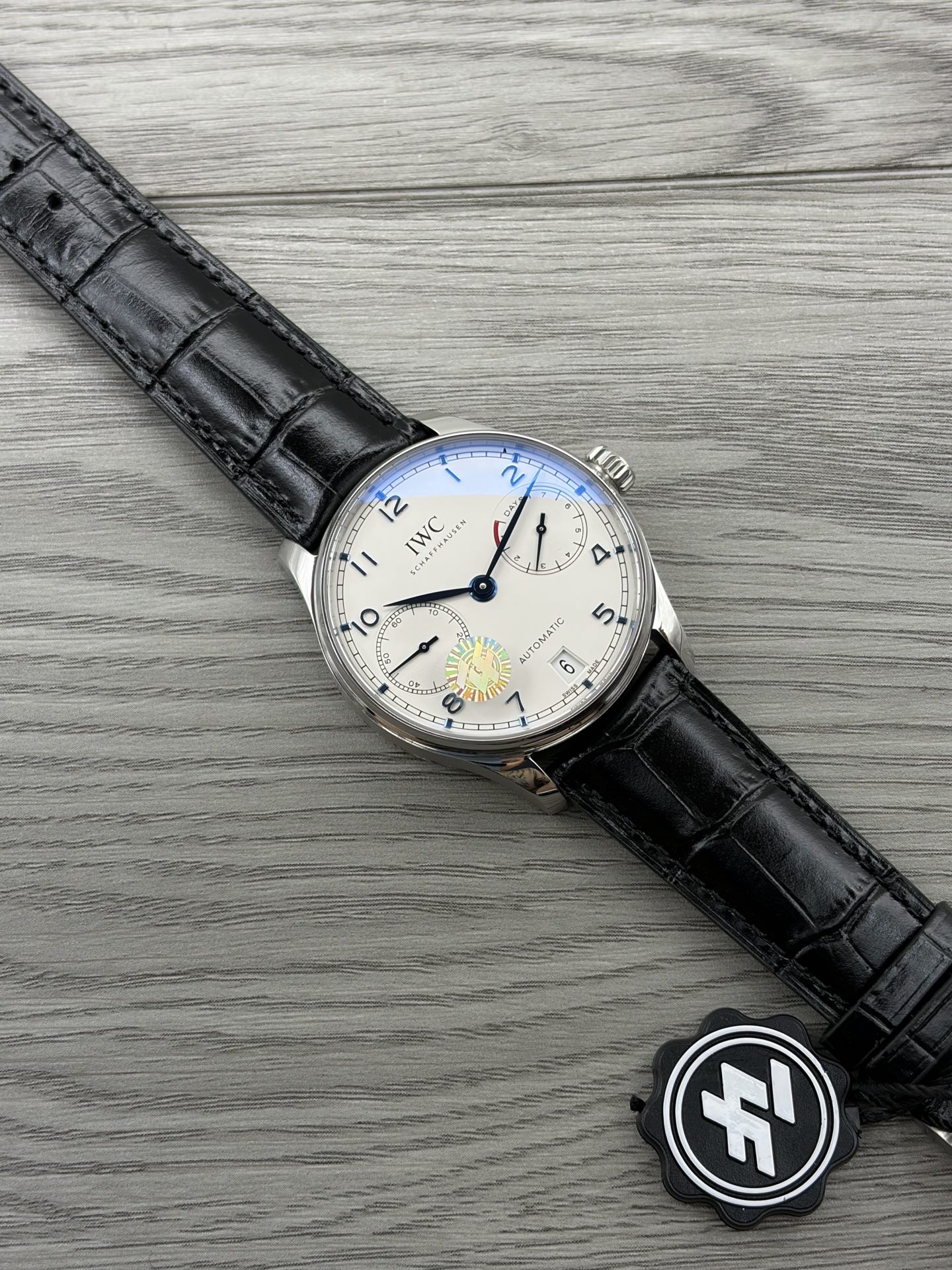 IWC ポルトギーゼ 7デイズ パワーリザーブ 自動巻き腕時計 シルバー ホワイト文字盤 ブラックレザー IW500713 詳細画像 1