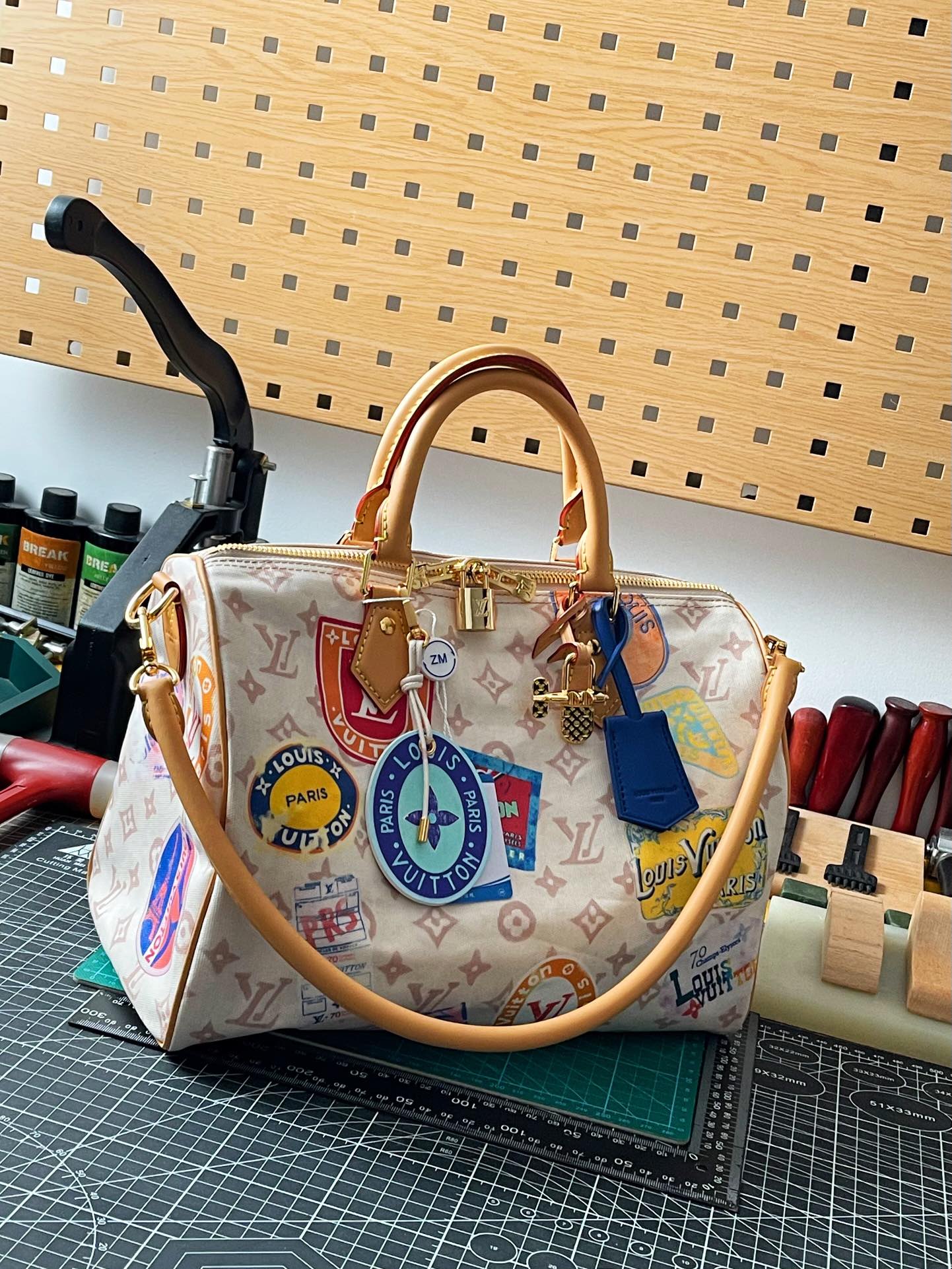 ルイ・ヴィトン Speedy Soft 30 モノグラム デューン デニム ハンドバッグ ホワイト 詳細画像 1
