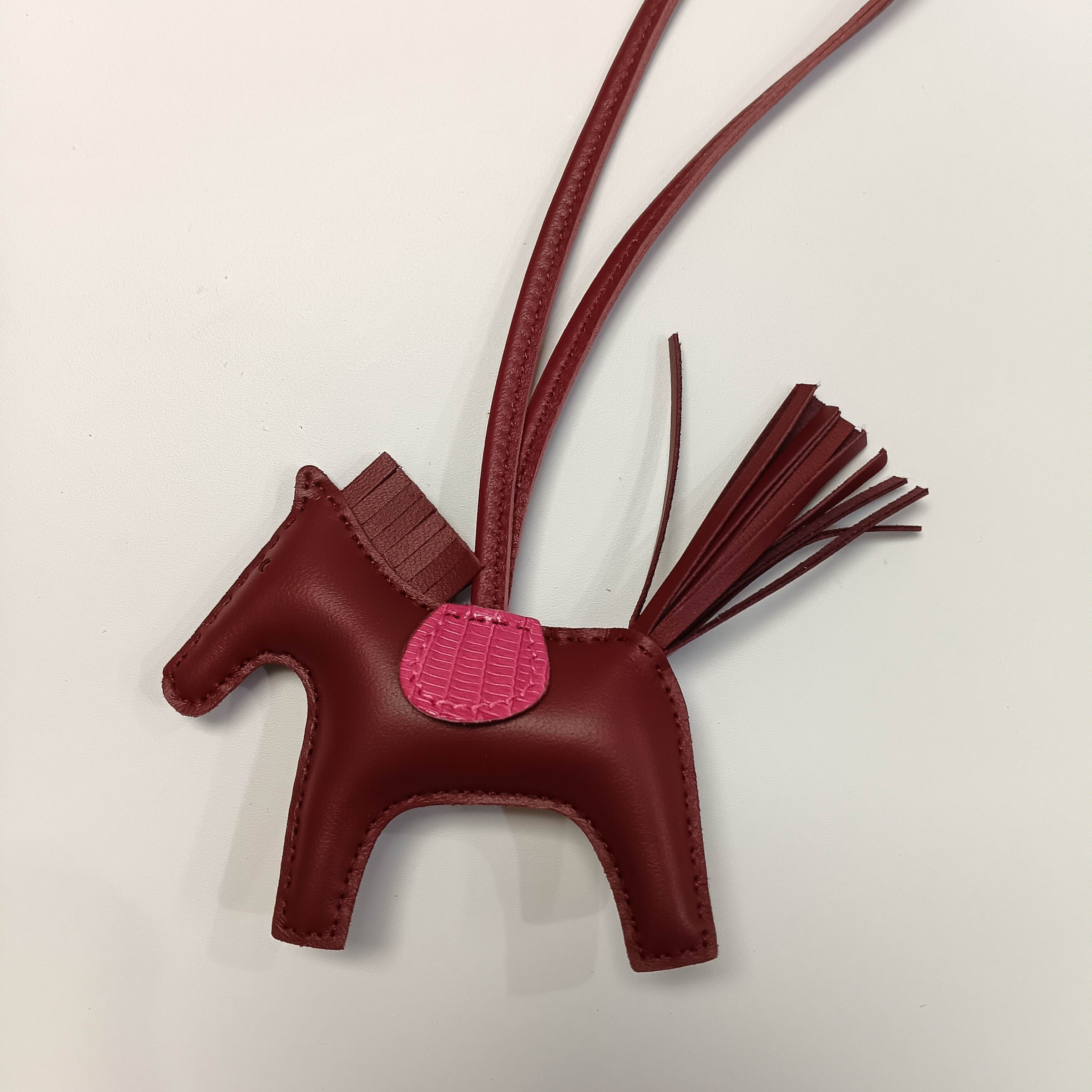 エルメス ロデオ ミニ ホース バッグチャーム リザード切替 ラムスキン エルメスレッド / サクラピンク / チョークホワイト 詳細画像 3