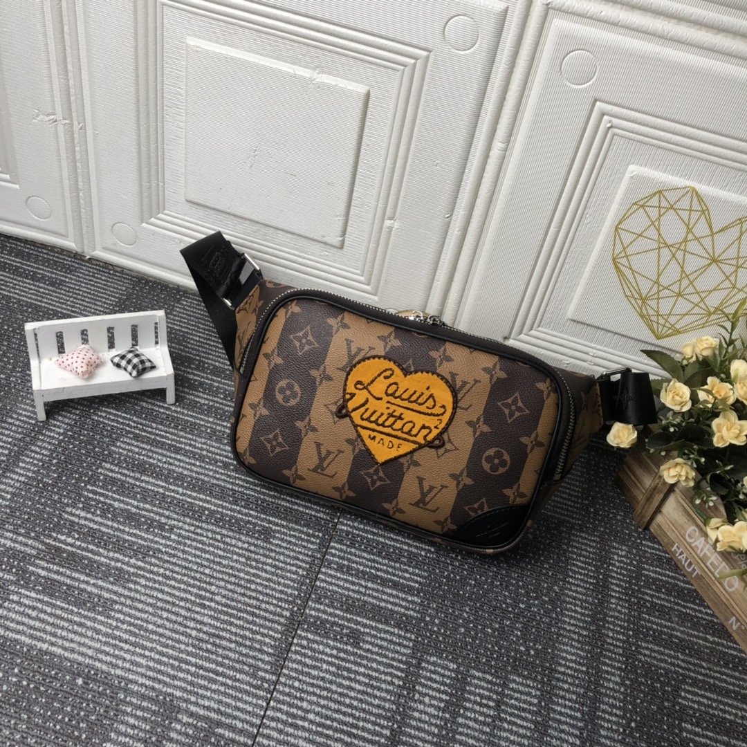 ルイ・ヴィトン NIGO Monogram Stripes Eclipse キャンバス ウエストバッグ ブラウン 詳細画像 1