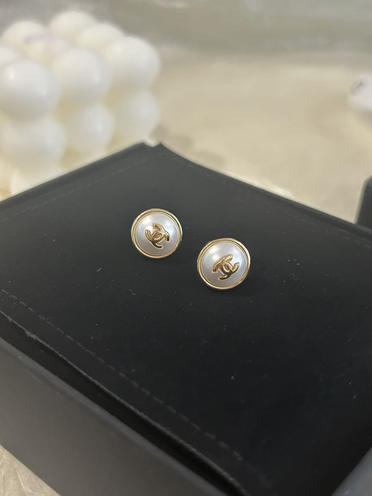 シャネル 26A ホワイト ボタン パール スモール ピアス 詳細画像 3