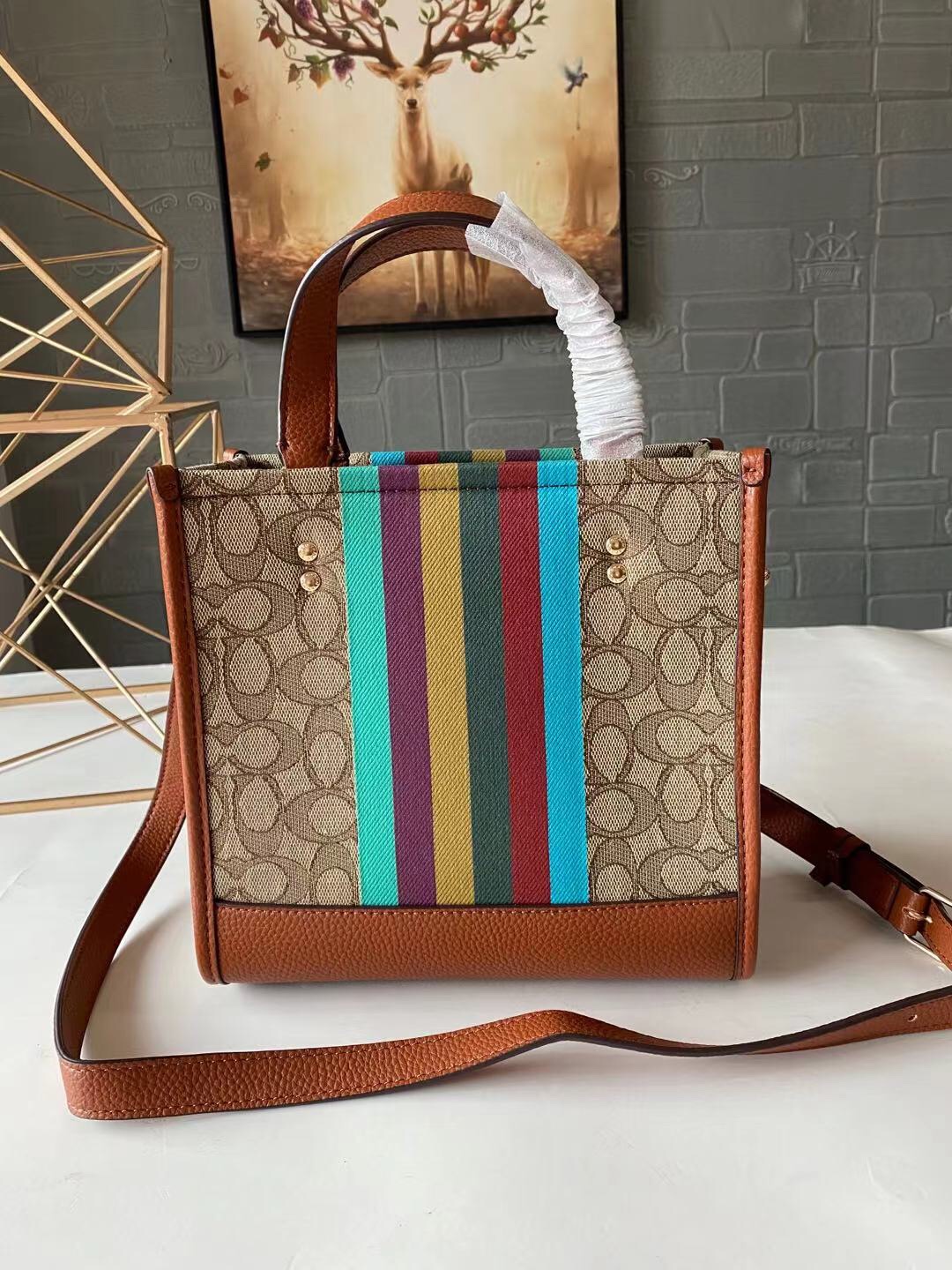 コーチ Field Tote 22 ストライプキャンバス 詳細画像 2