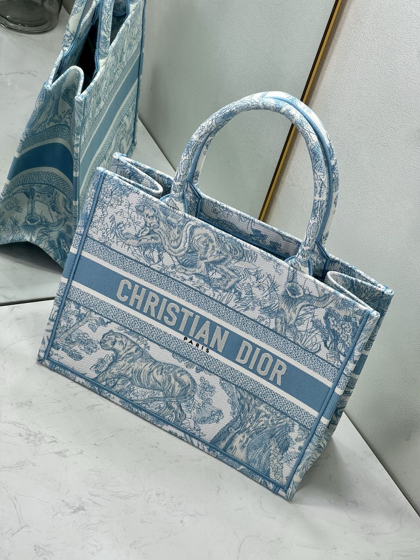 ディオール Dioriviera ブックトート 刺繍タイガー キャンバス トートバッグ ミディアム スカイブルー 詳細画像 3
