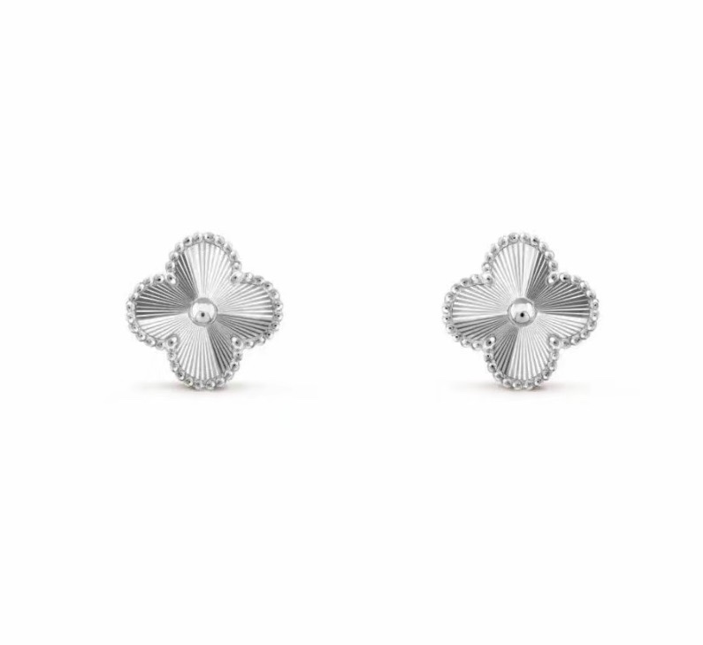 ヴァン クリーフ&アーペル フォーリーフクローバー 多面カット シングルフラワー イヤーカフ プラチナカラー A4387 詳細画像 2