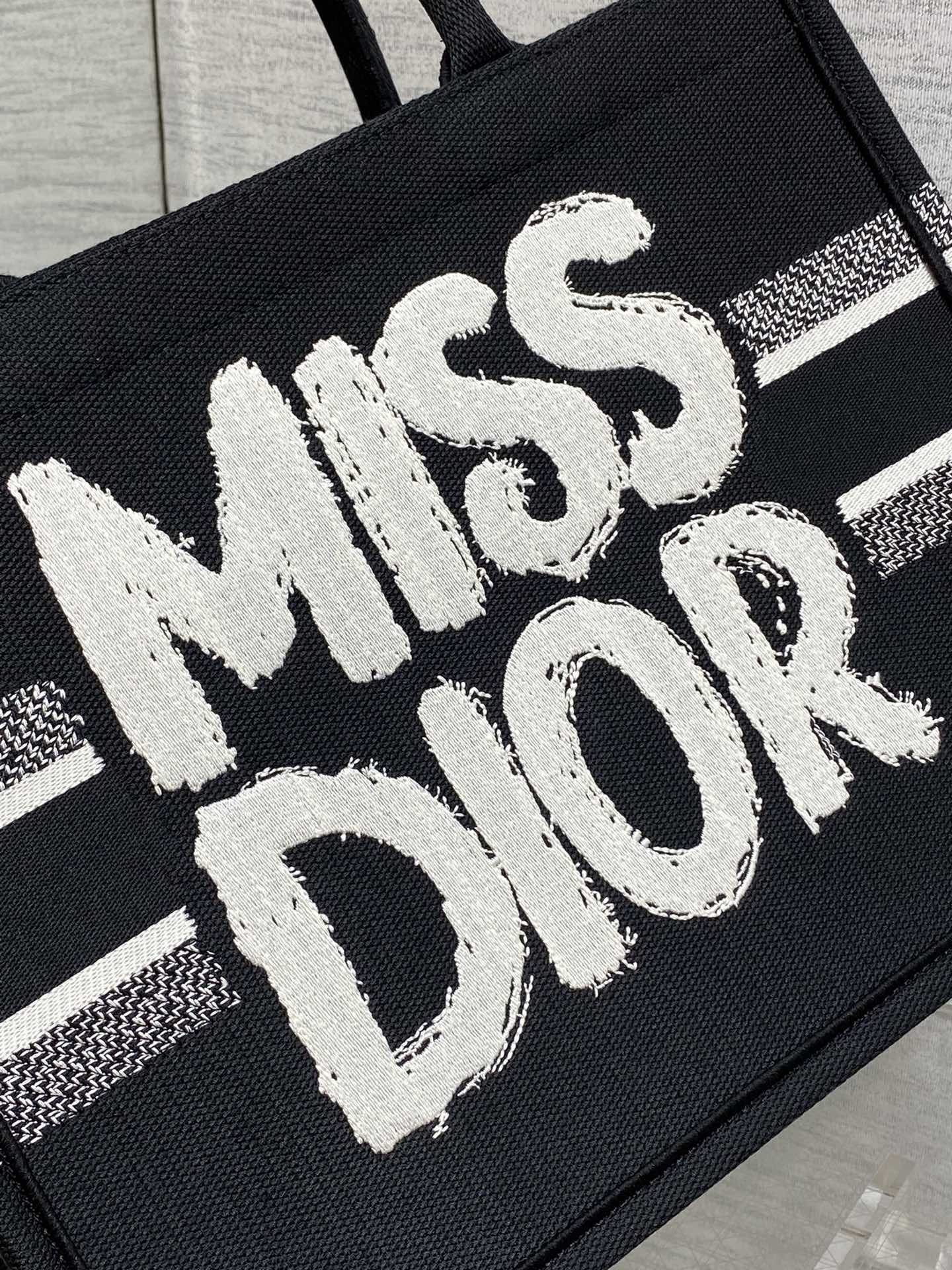 ディオール Miss Dior 刺繍 キャンバス トートバッグ ブラック 詳細画像 2