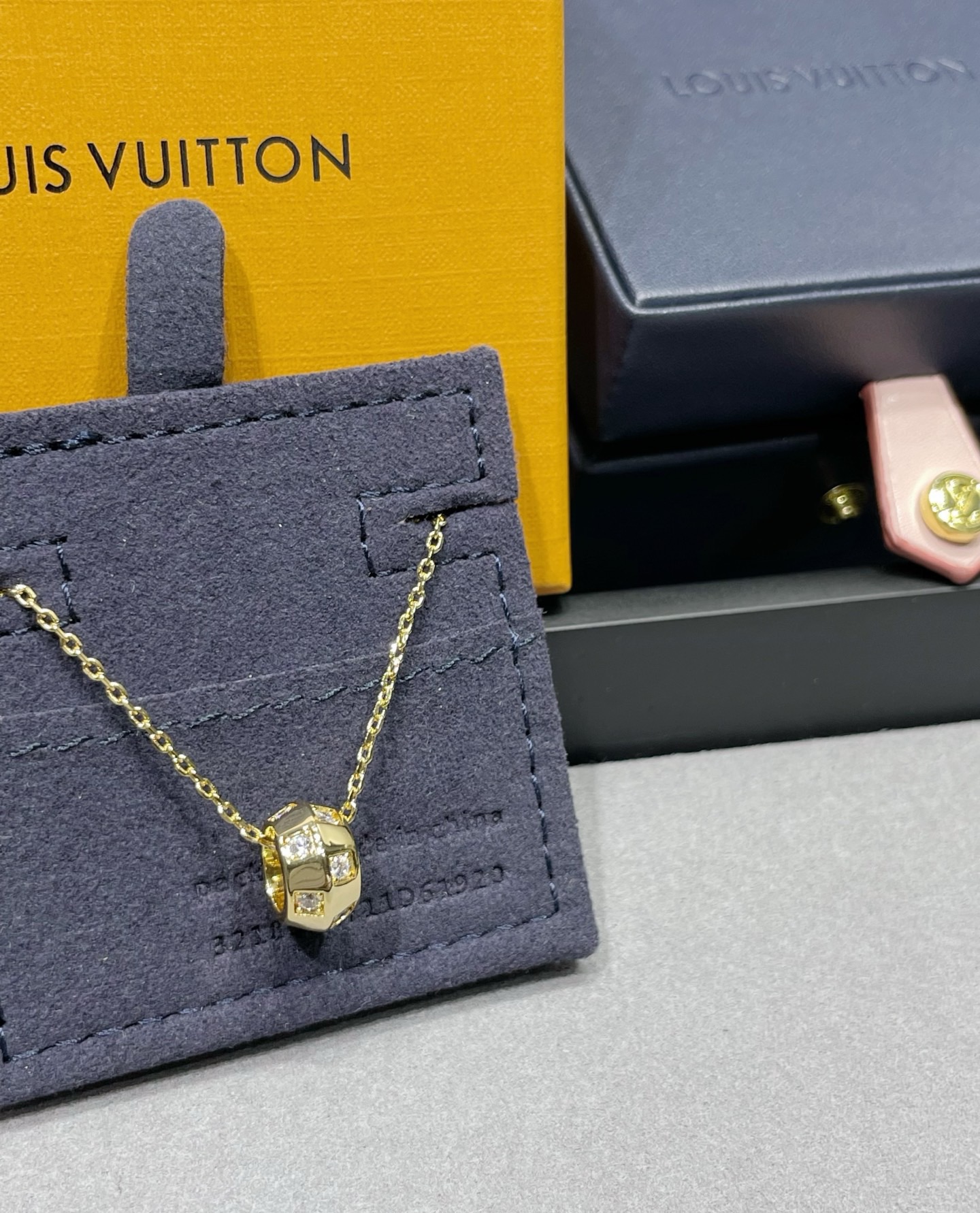 ルイ・ヴィトン LV レター ネックレス ゴールド プラチナ 詳細画像 3