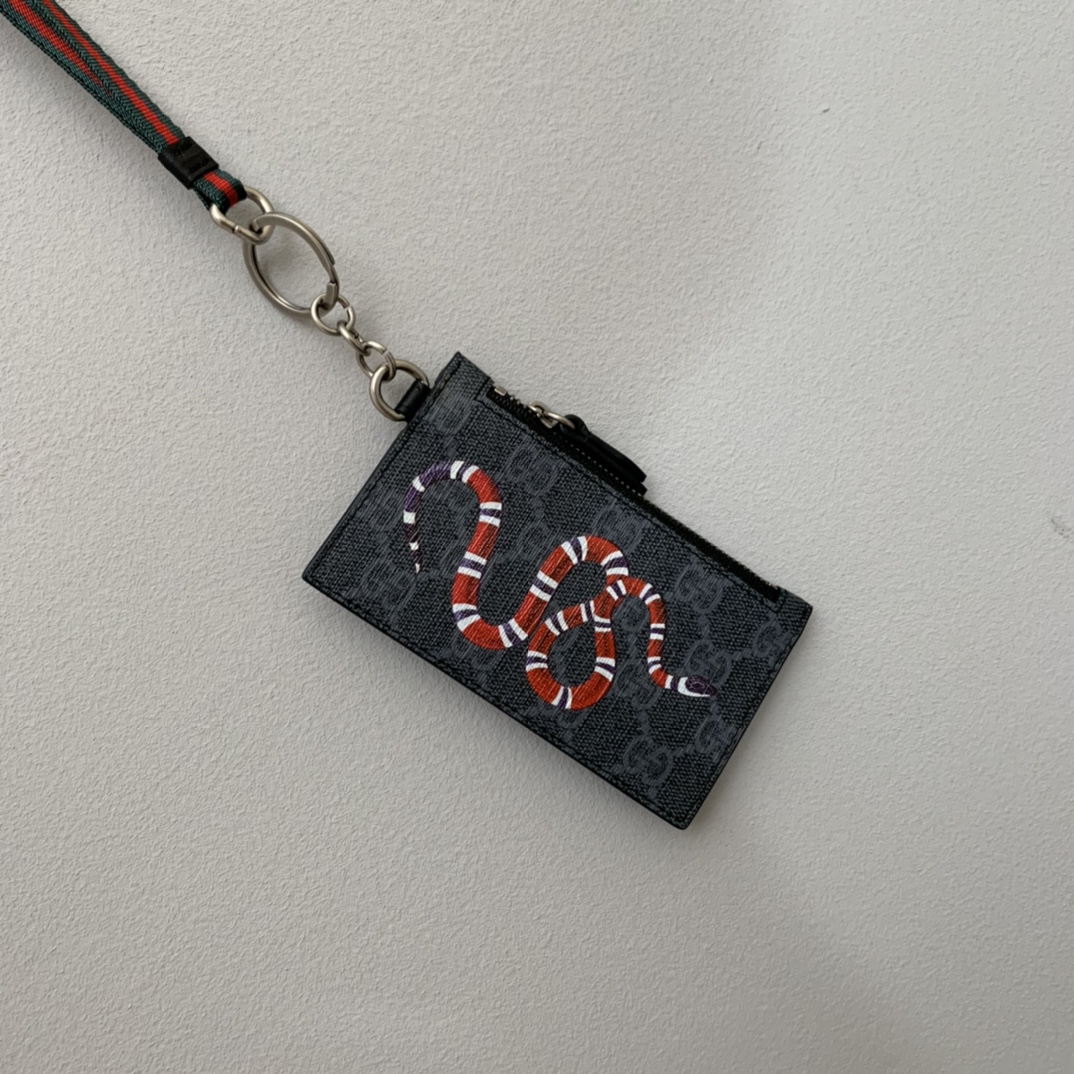 グッチ タイガープリント ジップ カードケース ブラック スネーク柄PVC メタルキーリング付き 詳細画像 3