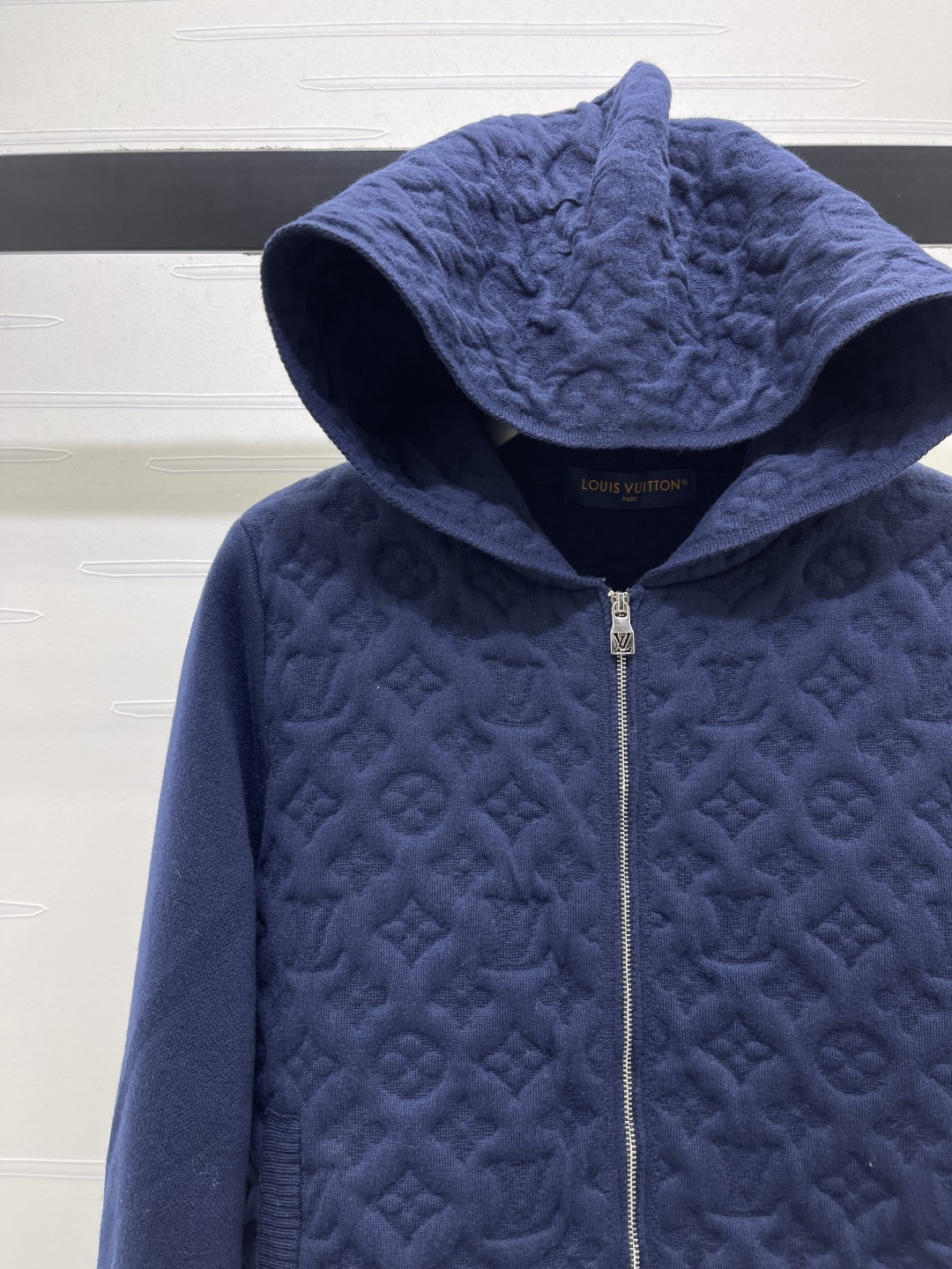 ルイ・ヴィトン エンボスモノグラム フーデッド ジップ カシミヤウール ニットジャケット ネイビー 詳細画像 3