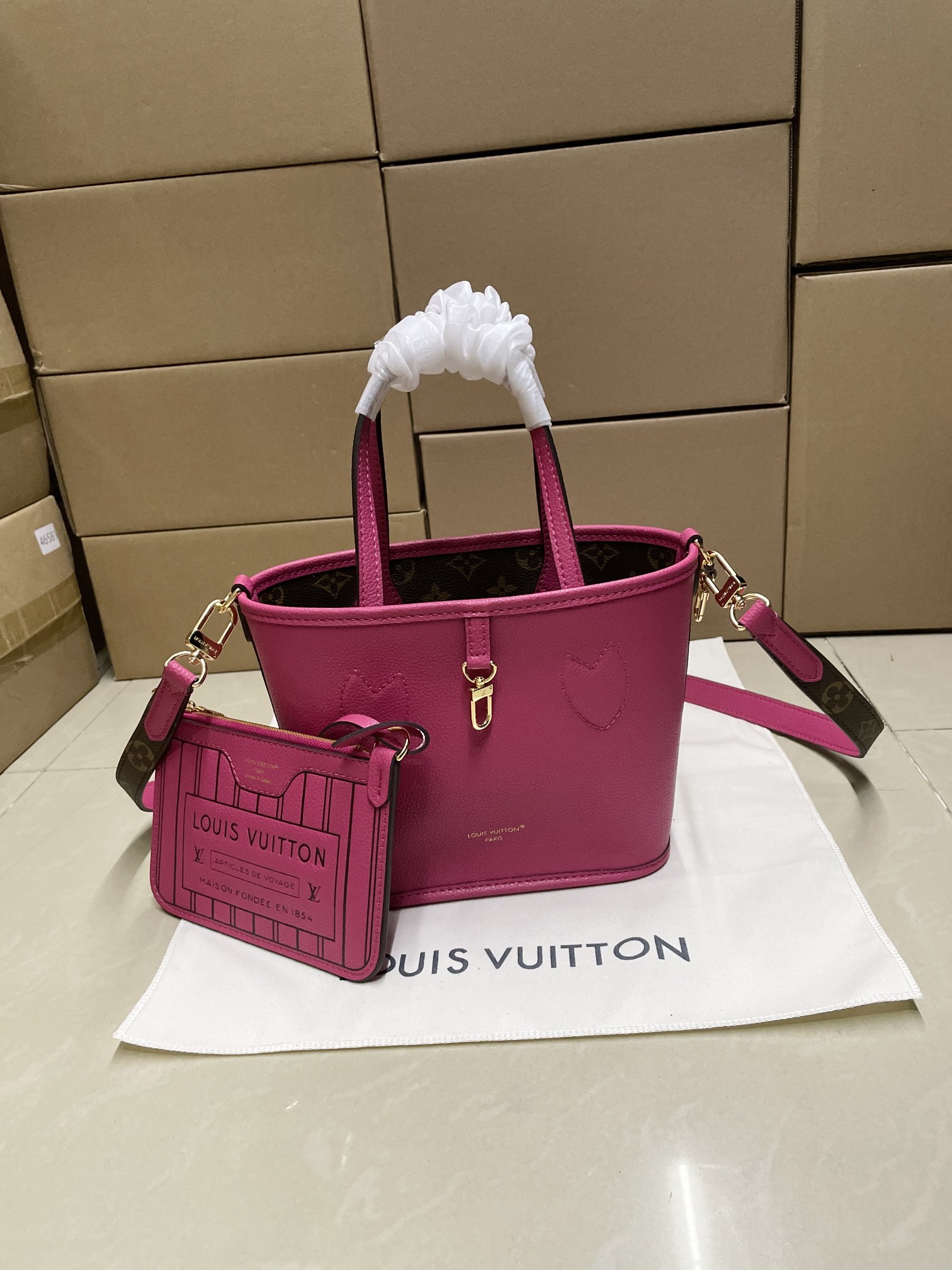 ルイ・ヴィトン Neverfull Bandoulière Inside Out BB トートバッグ ローズレッド 詳細画像 1