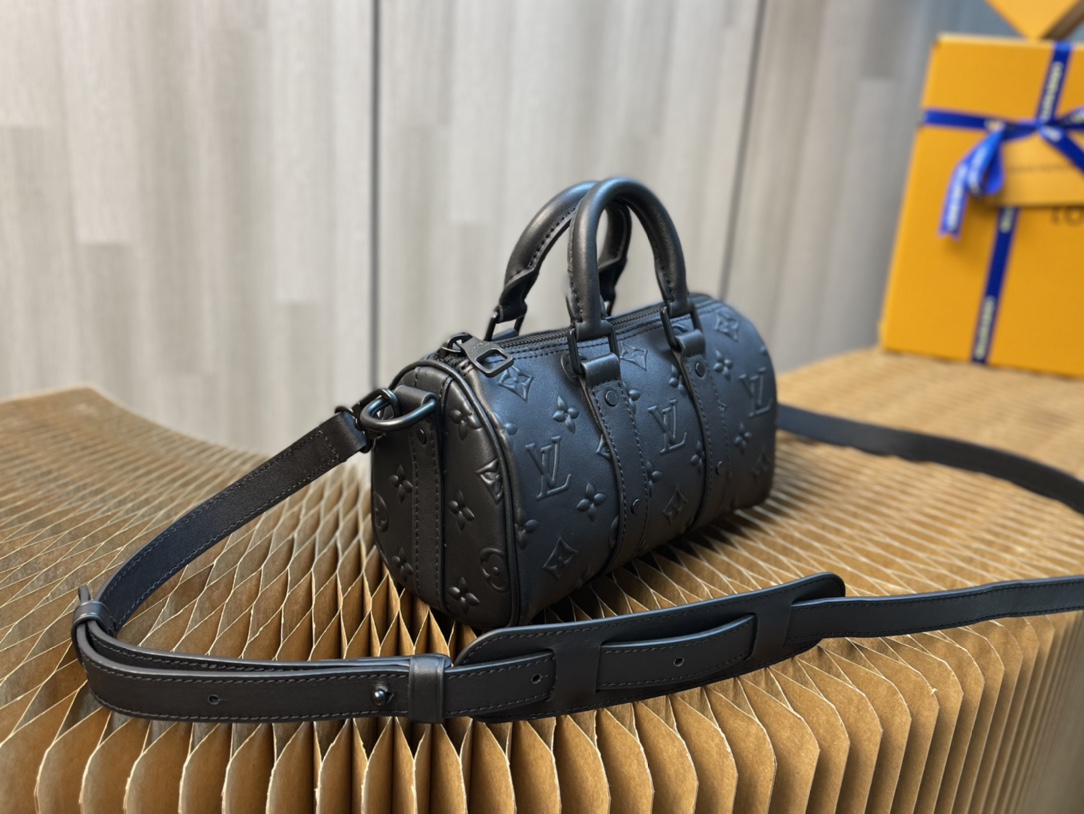ルイ・ヴィトン Keepall XS モノグラム・シール レザーハンドバッグ ブラック 詳細画像 3