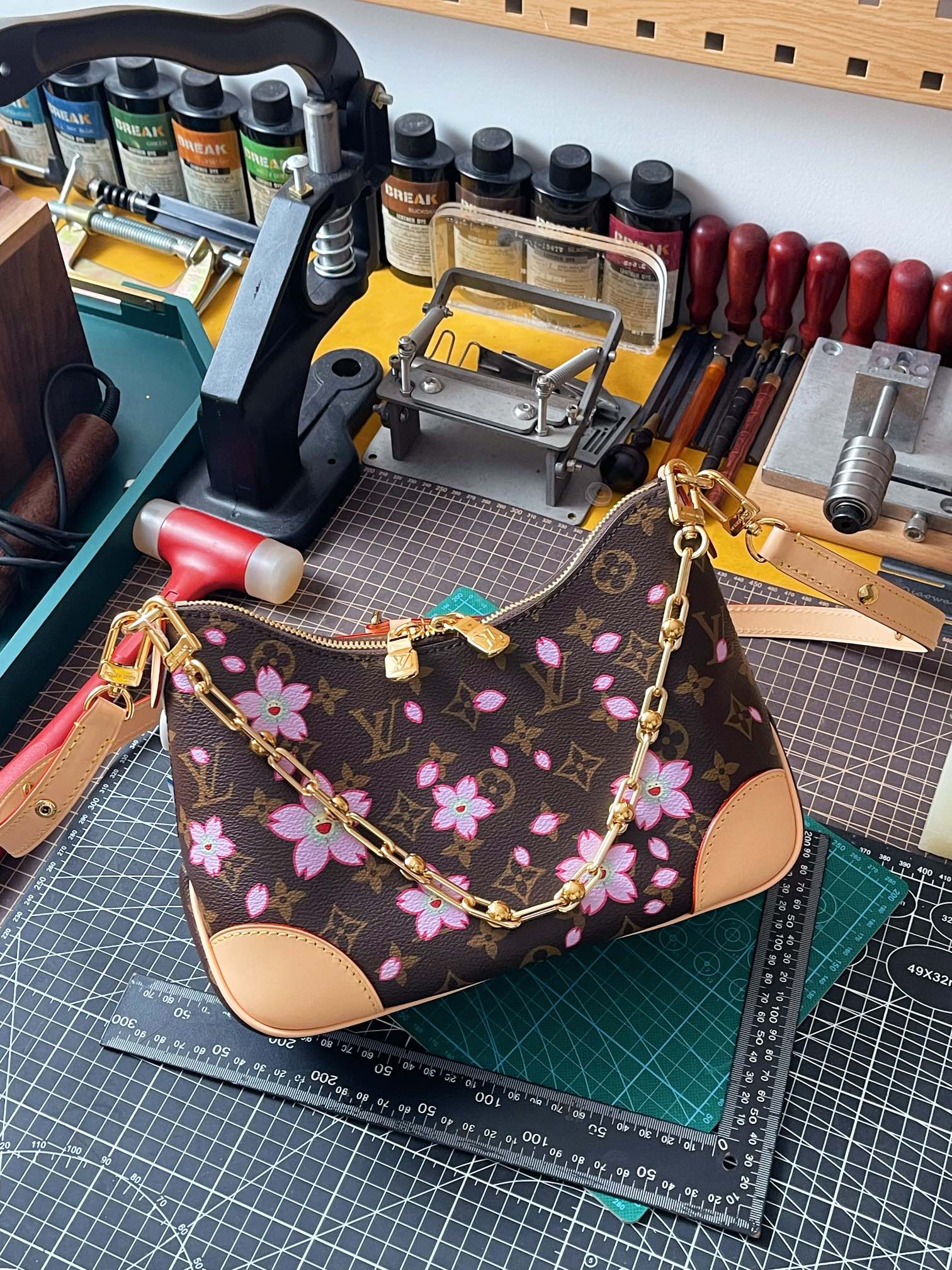 ルイ・ヴィトン ブーローニュ モノグラム チェリーブロッサム ショルダーバッグ ブラウン ピンク M13265 詳細画像 3