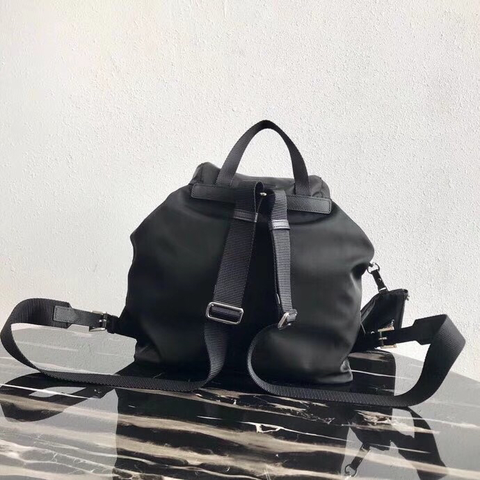 プラダ Re-Nylon サフィアーノレザー バックパック ポーチ付き ブラック 詳細画像 3