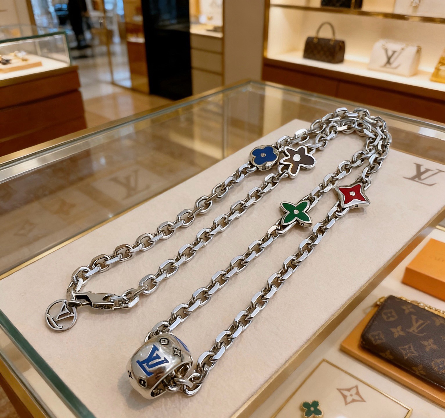 ルイ・ヴィトン ヴィンテージ モノグラムフラワー チェーンネックレス シルバー 詳細画像 1