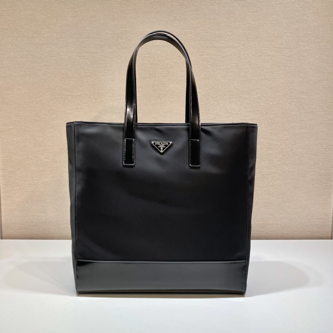 プラダ Re-Nylon 光沢レザーハンドル 縦型トートバッグ ブラック 詳細画像 1
