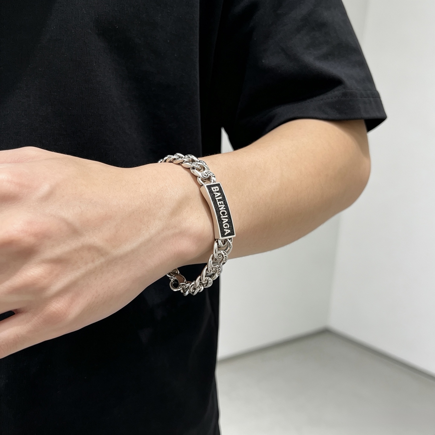 バレンシアガ ロゴプレート カーブチェーン ブレスレット シルバー 詳細画像 3