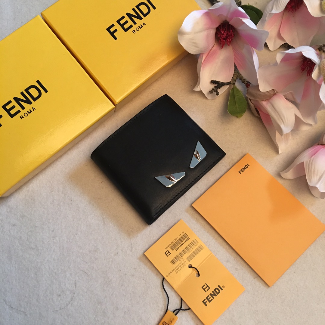 フェンディ バッグバグズ アイ 二つ折り 短財布 ブラック カーフレザー 8カードスロット 詳細画像 1