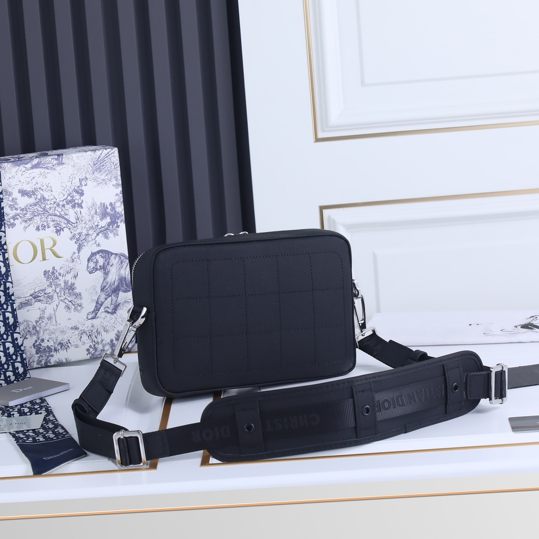 ディオール Homme トップグレインカーフ カメラ クロスボディバッグ フロントジップ ブラック 詳細画像 3