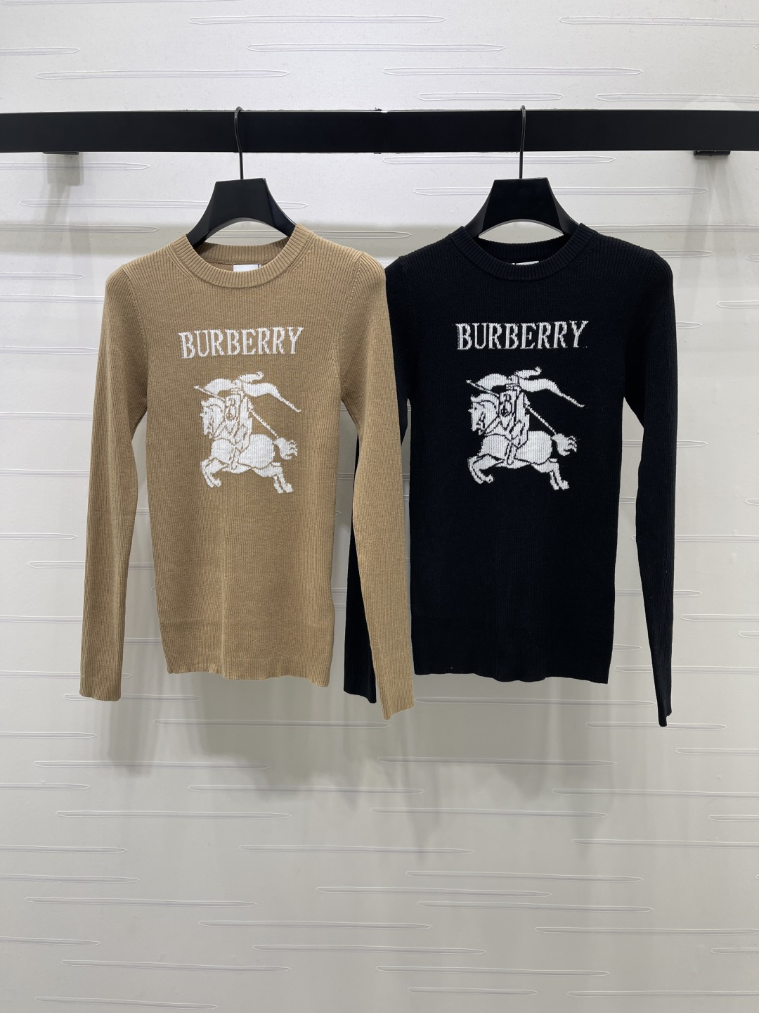 バーバリー スリムフィット クルーネック ニットトップス キャメル 詳細画像 1